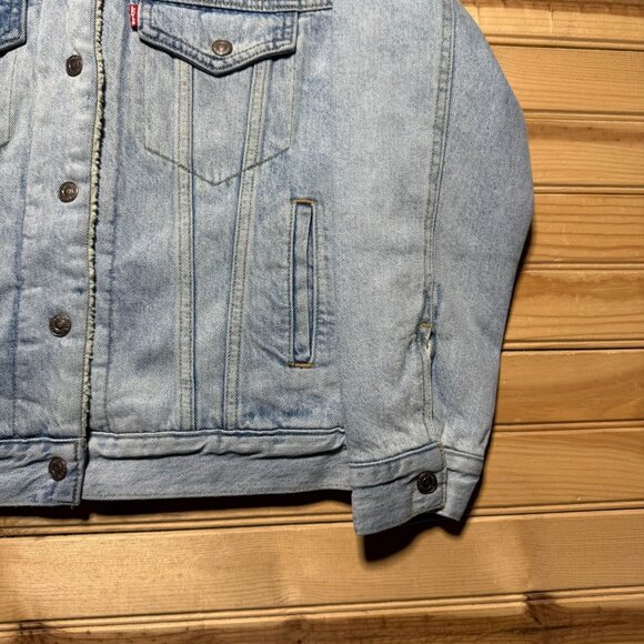 Women’s Levis Type lll Sherpa Fleece Lined Light Wash Denim Trucker Jacket Small - Picture 5 of 15